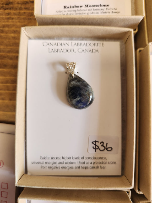 Canadian Labradorite Pendant