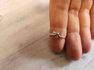 Bee Ring (Size 5)