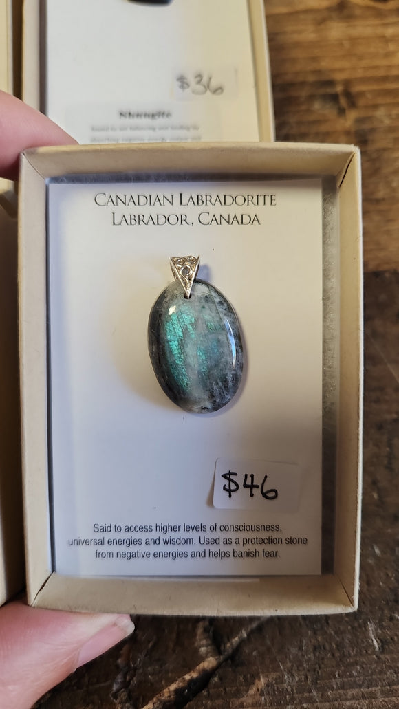 Canadian Labradorite pendant