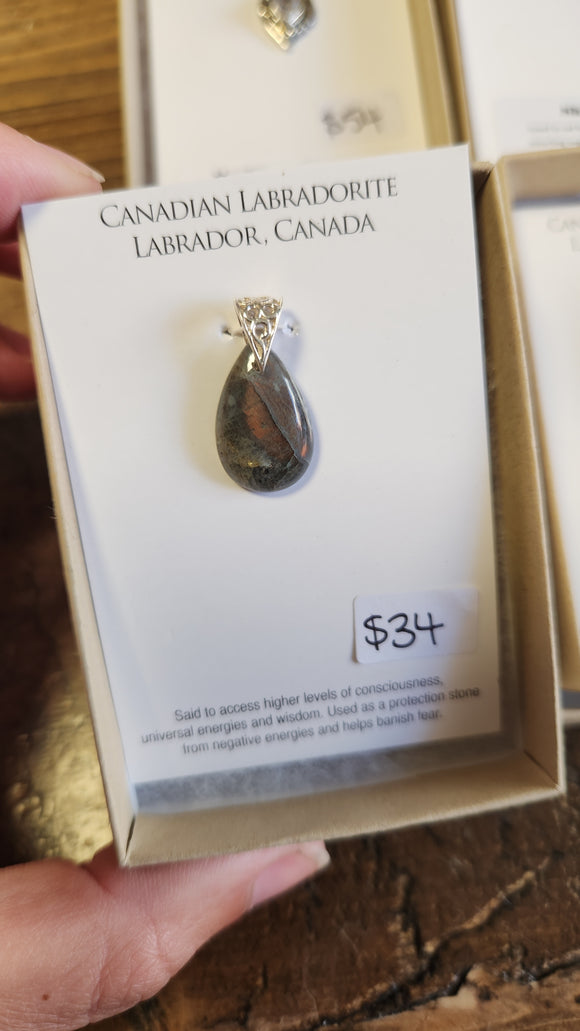 Canadian Labradorite pendant